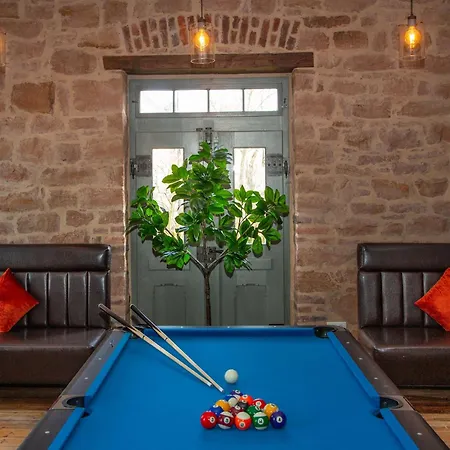 Haltestelle - Sauna & Whirlpool *